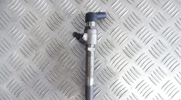 Jaguar XF X250 Fuel injector 5U3Q9K546AA