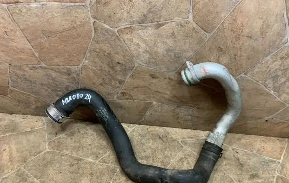 Engine coolant pipe/hose