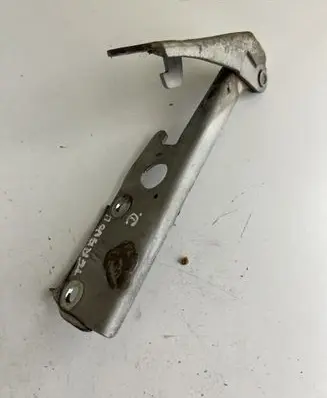 Nissan Terrano Engine bonnet/hood hinges