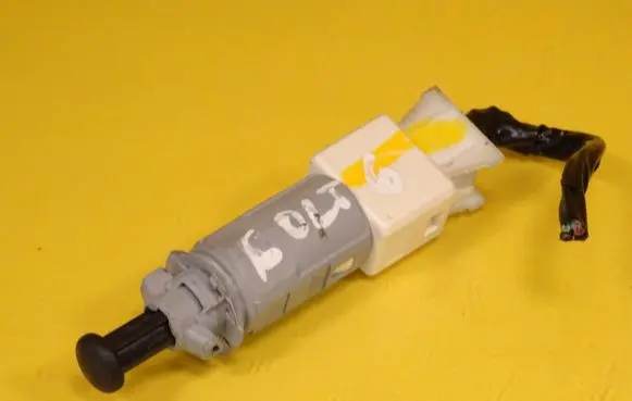 Mitsubishi Colt Brake pedal sensor switch MR977584