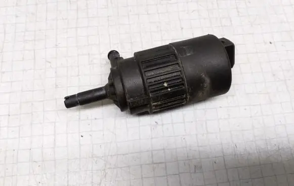Volvo S40, V40 Windscreen/windshield washer pump