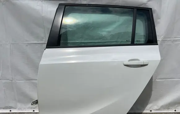 Opel Zafira C Rear door
