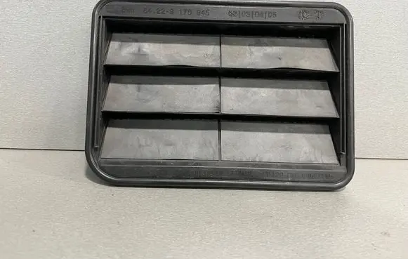 BMW 4 F32 F33 Quarter panel pressure vent 9176945
