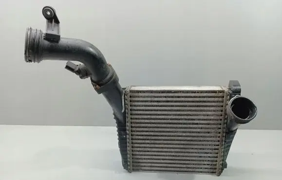 Audi Q7 4L Intercooler radiator 7L0145803A
