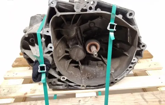 Peugeot 2008 I Manual 6 speed gearbox 9801309210 2450228A