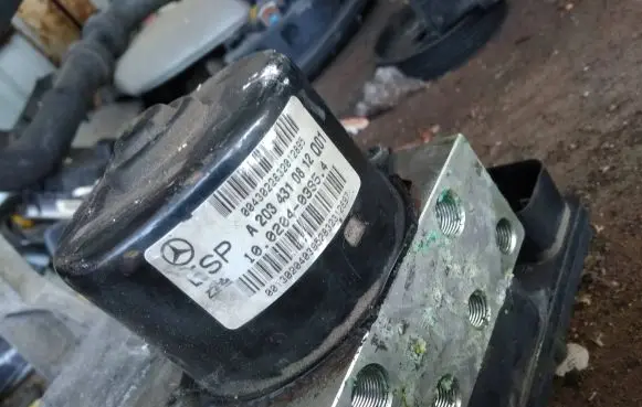 Mercedes-Benz C W203 ABS Pump A2034310812