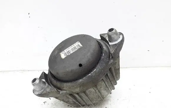 Mercedes-Benz C W204 Engine mount bracket A2042400217Q5
