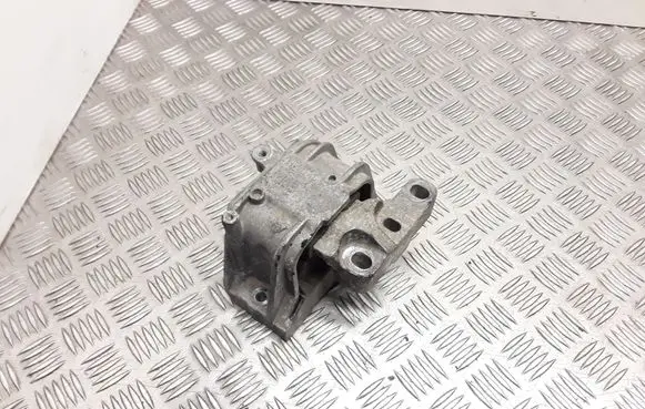 Volkswagen PASSAT B6 Engine mount bracket 1K0199262