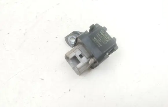 Toyota Avensis Verso Glow plug pre-heat relay 2861067010