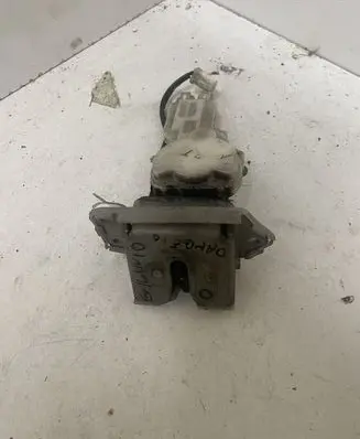 Suzuki Swift I Tailgate/trunk/boot lock/catch/latch