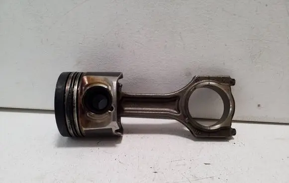 BMW X6 F16 Piston with connecting rod 84L110 7812585