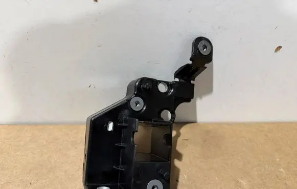 Volvo XC40 Headlight/headlamp mounting bracket 31469371
