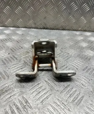 Opel Insignia A Front door lower hinge 
