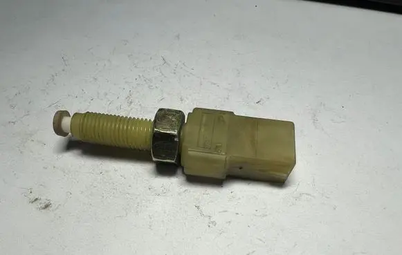 Audi A4 S4 B5 8D Brake pedal sensor switch 443945515