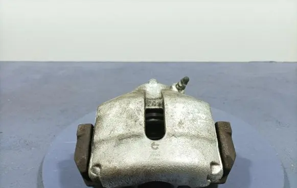 Volkswagen Cross Touran I Front brake caliper