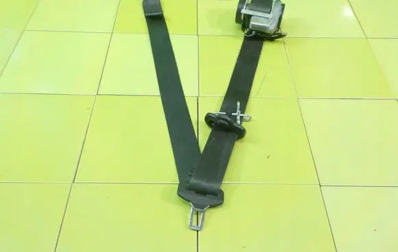 Ford Focus Front seatbelt BM5161294ACW 18AB5