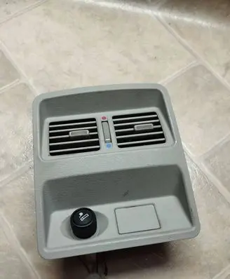 KIA Opirus Dash center air vent grill