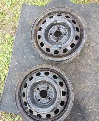 Volkswagen Golf III R13 steel rim 069037910335
