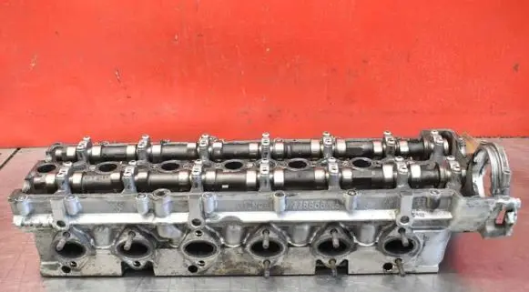 BMW 5 E39 Engine head 77885819