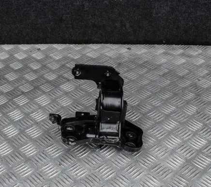 Toyota RAV 4 (XA40) Engine mount bracket