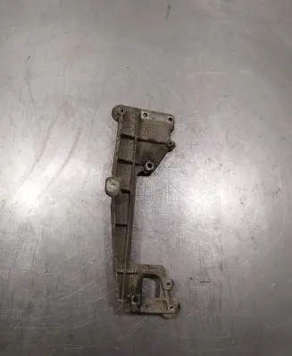 Volkswagen PASSAT B6 Engine mounting bracket 03g131159