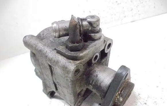 BMW 3 E36 Power steering pump 6750111