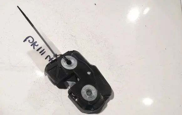 Hyundai i30 Seat back rest lock catch 13247729