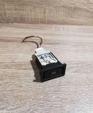 Toyota Avensis T250 Windscreen/window heater switch 153337