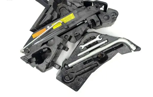 Audi Q7 4L Tool set 4L0012113E