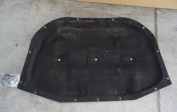 Engine bonnet/hood sound/heat insulation