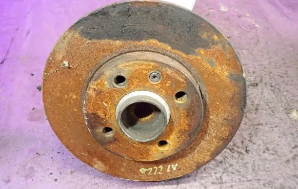 Volkswagen Golf III Front wheel hub spindle knuckle