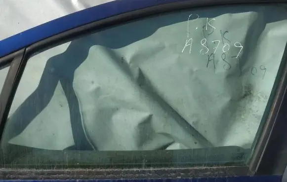 Peugeot 307 Front door window glass four-door as2