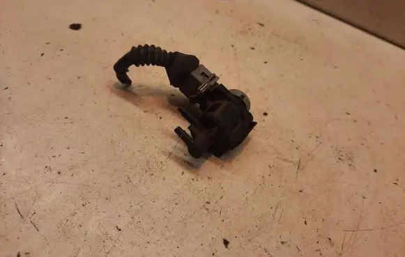 Audi A4 S4 B6 8E 8H Turbo solenoid valve 1J0906283A