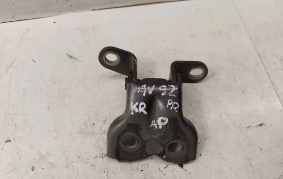 Toyota Avensis T250 Front door lower hinge 687400D010