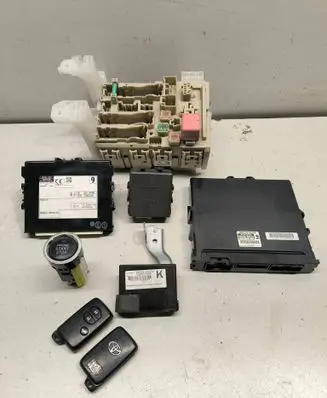 Toyota Avensis T270 Engine ECU kit and lock set 8926005010 8978405030 8999005091