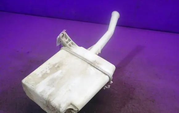 Toyota Corolla E120 E130 Windshield washer fluid reservoir/tank