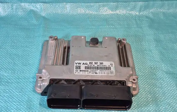 Volkswagen Golf VII Engine control unit/module 05E907309 0261S16449