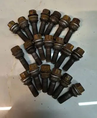 Volkswagen Touareg I Nuts/bolts 