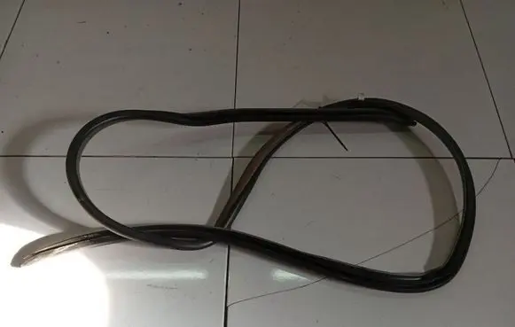 Toyota Yaris Rubber seal front coupe door 