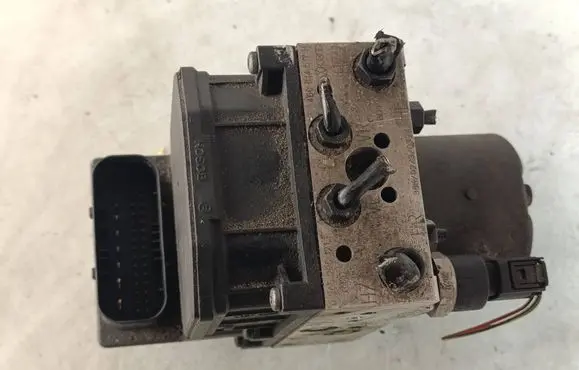 Volkswagen PASSAT B5.5 ABS Pump 0265225121 4B0614517 ESP0124D
