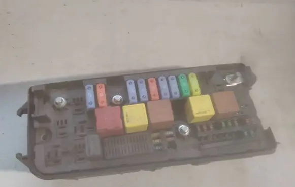 Opel Signum Fuse module 13144711 519068019