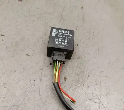 Volkswagen Transporter - Caravelle T4 Tow bar relay 10R021573 UN05