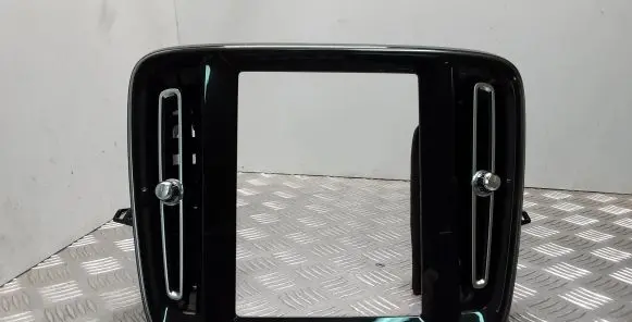 Volvo XC40 Radio/GPS head unit trim 31442628 31442627