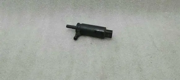 BMW 1 E81 E87 Headlight washer pump 6973097