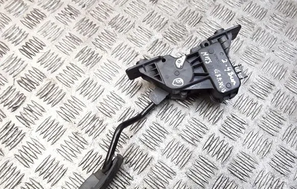 Mitsubishi Grandis Accelerator throttle pedal apm30005