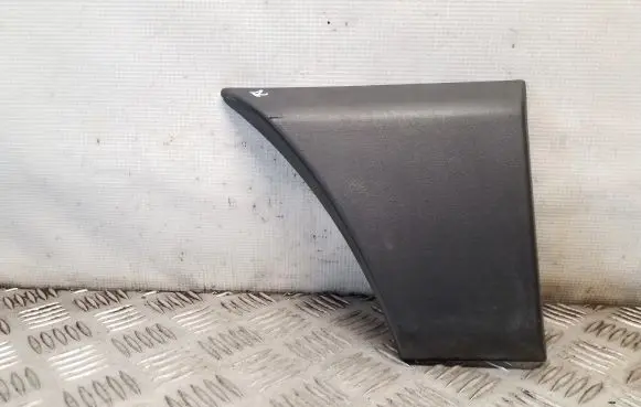 Rear fender molding trim