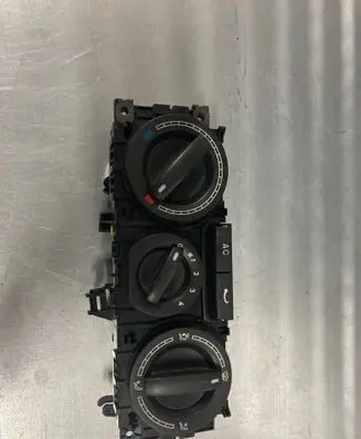 Volkswagen Transporter - Caravelle T5 Climate control unit 7H0820045AM 0203071213