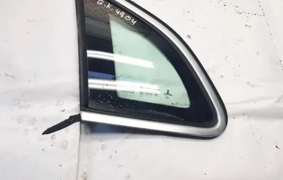 Volvo V40 Rear side window