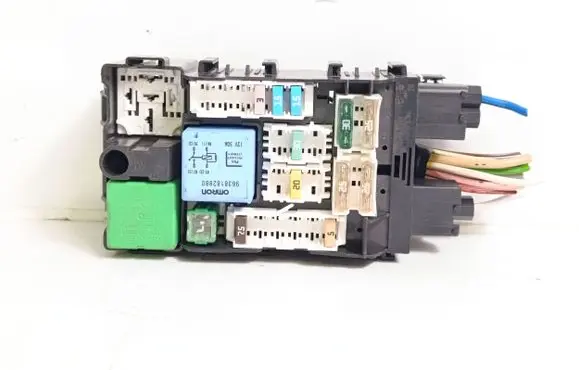 Peugeot 508 Fuse module 18014931 9666772480