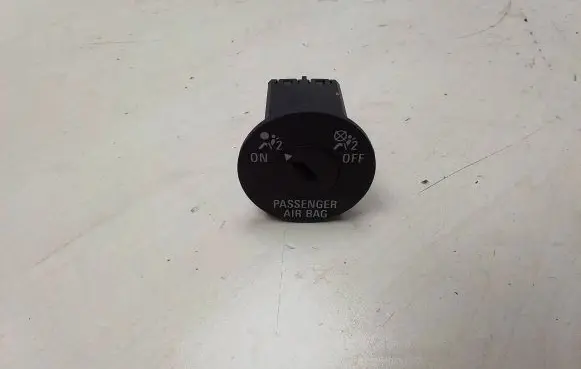 Passenger airbag on/off switch